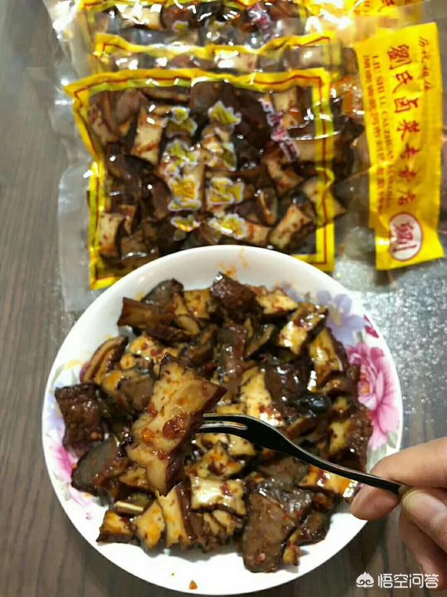 想去湖南玩一次，當地有什么必吃的小吃美食推薦，吃貨們趕緊出來(lái)了？